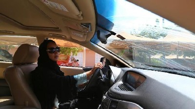 women warned against defying driving ban by Saudi Government